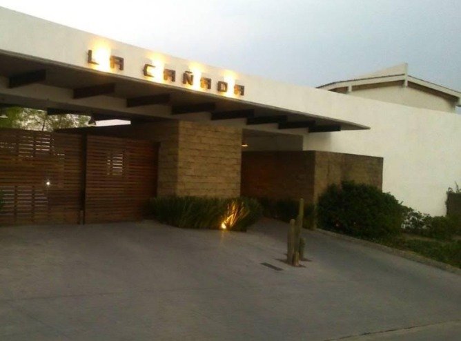 Casa en remate en Huixquilucan, Estado de México - Privada de la Cañada, Col. Bosque Real, 286 metros cuadrados, 4 recámaras, 3.5 baños, 3 estacionamientos, precio $5,305,858 MXN